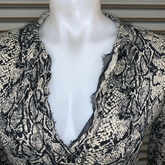 Linq dress career long sleeve snakeskin pattern V neck Size large - Picture 3 of 7